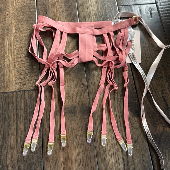 House of CB NWT Salmon Pink Garter Belt Size Medium - Picture 1 of 5